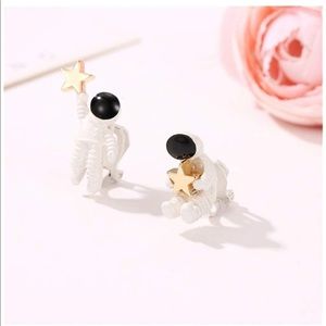 💖 Astronaut Stud Clip- On Earrings